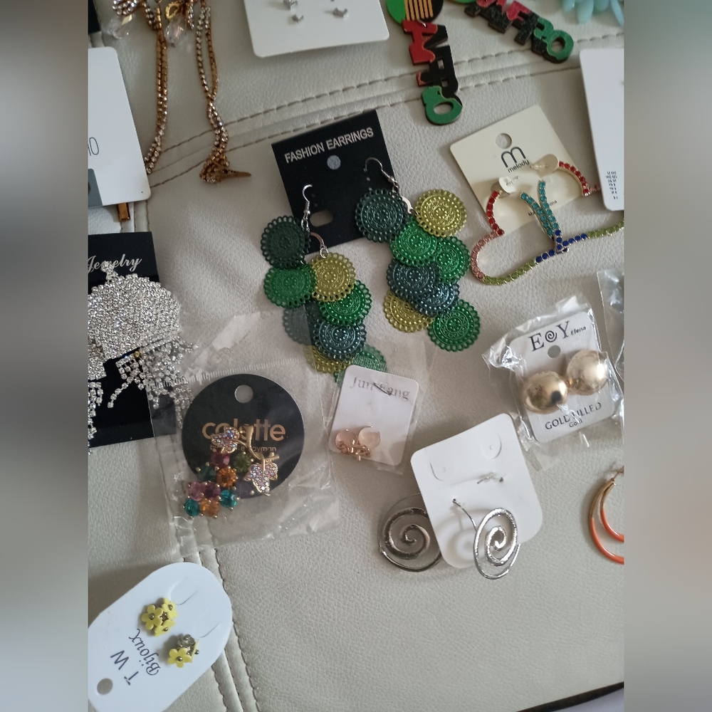 New Earings Bundle - Picture 15 of 16